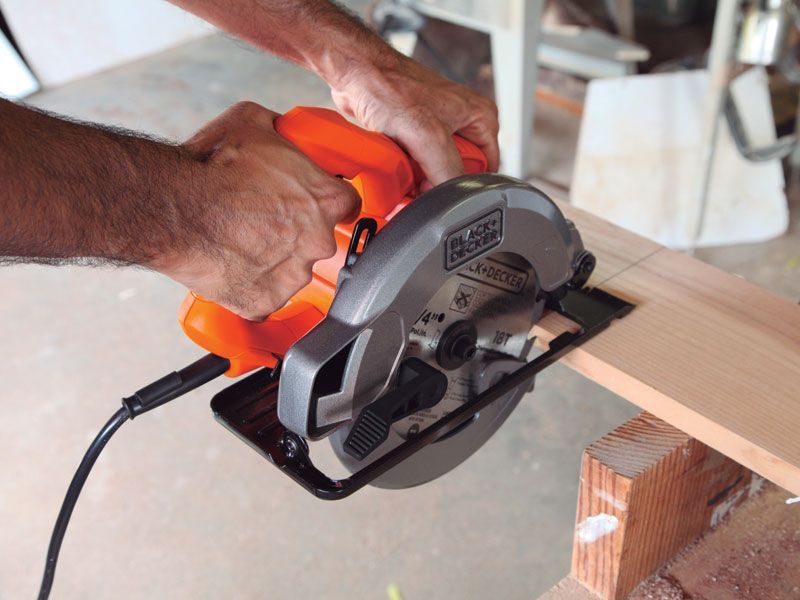 Sierra Circular Black + Decker de 7.1/4" - 1400 W con 2 Discos y Maletín - Imagen 9