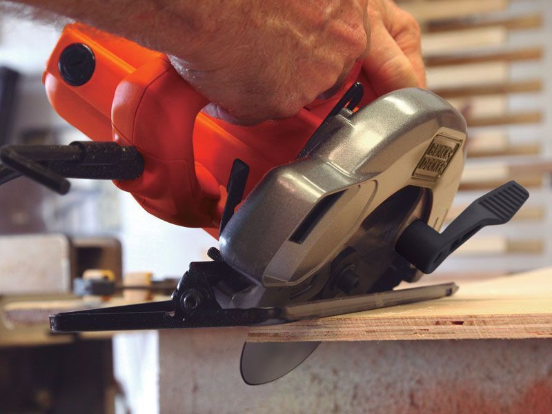 Sierra Circular Black + Decker de 7.1/4" - 1400 W con 2 Discos y Maletín - Imagen 6