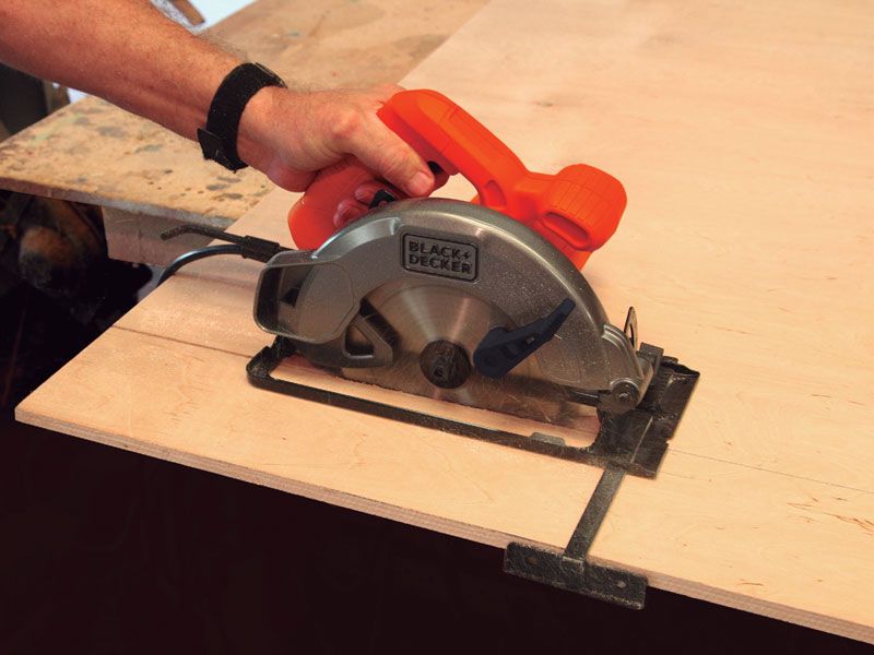 Sierra Circular Black + Decker de 7.1/4" - 1400 W con 2 Discos y Maletín - Imagen 8